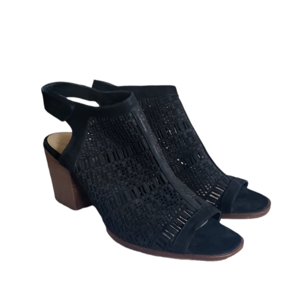 Vince Camuto Keannie Block Heel Black Nubuck Sandal Size 8.5 M Laser Cutout Vamp